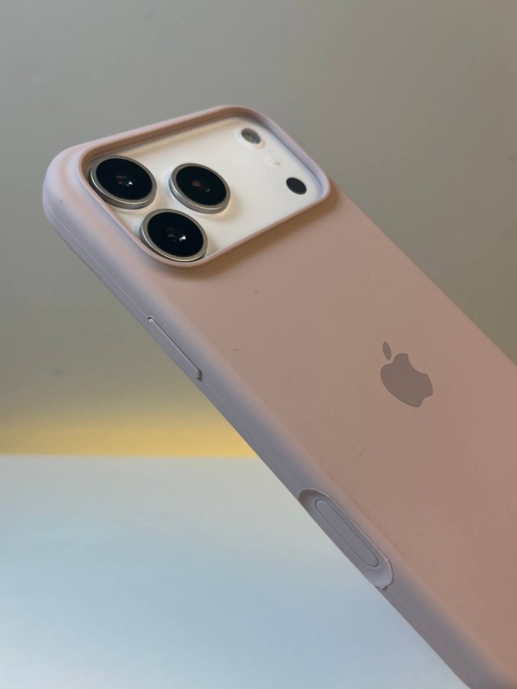 03-240.jpg Чехол Mobile Store для Apple iPhone 17 Pro темно-бежевый — изображение 3