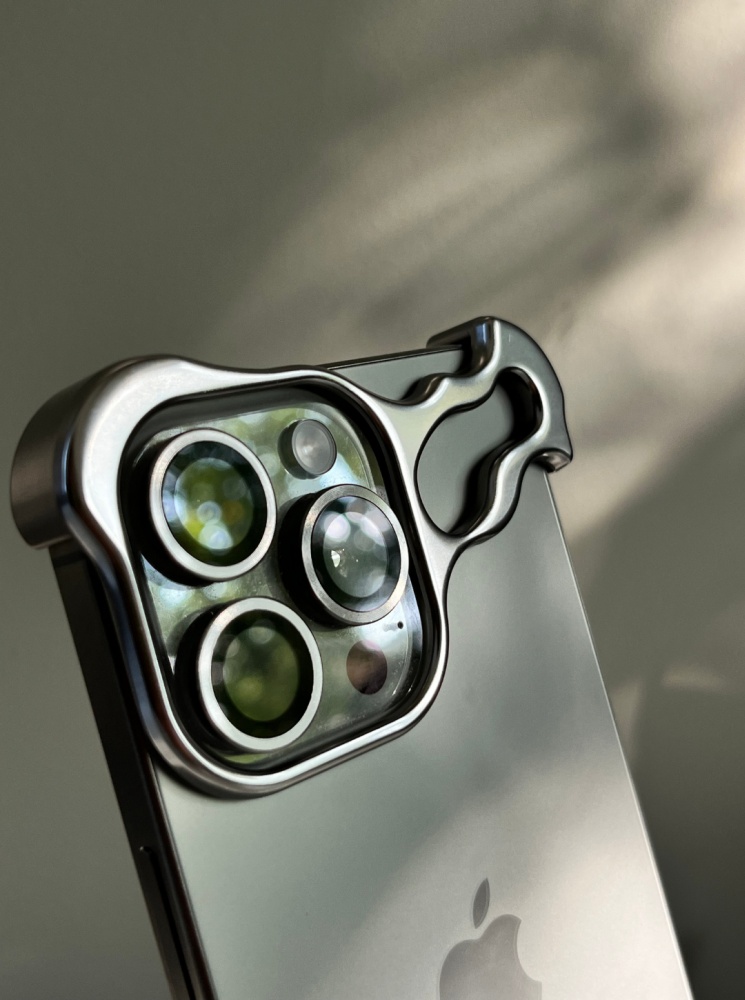 03-995.jpg Чехол для Apple iPhone 16 Pro Max серебристый — изображение 3