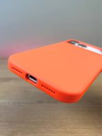 Чехол Mobile Store для Apple iPhone 17 Pro светло-оранжевый — изображение 4