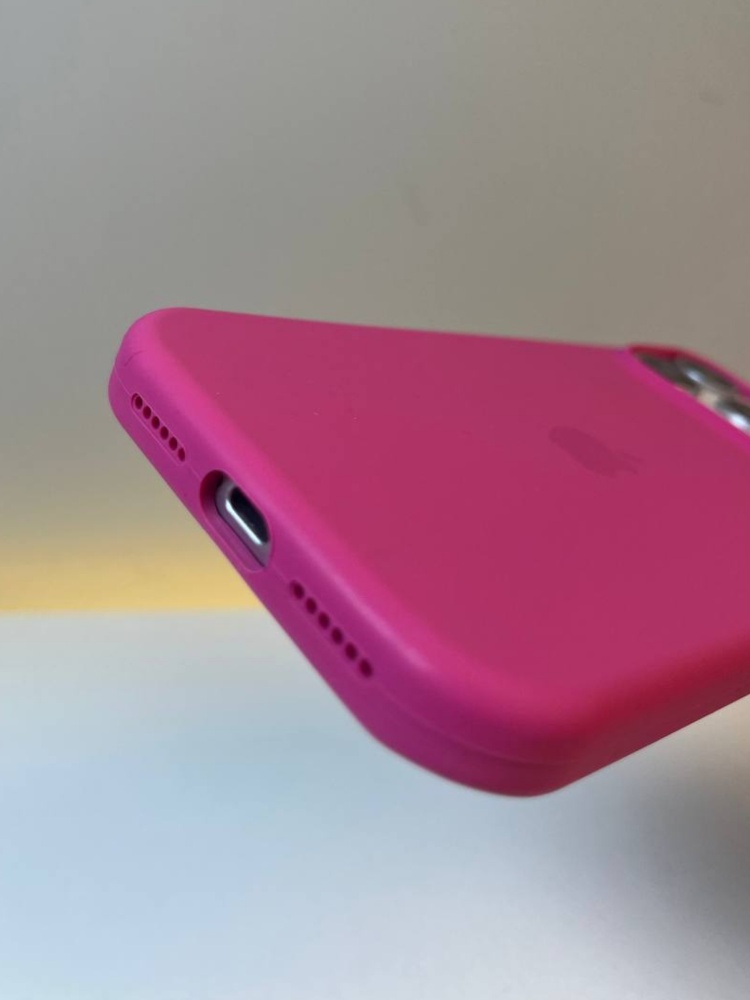 04-767.jpg Чехол Mobile Store для Apple iPhone 17 Pro темно-розовый — изображение 4